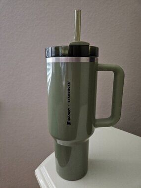 Stanley + Starbucks Limited Edition Olive Green Vacuum Seal Quencher (40oz)